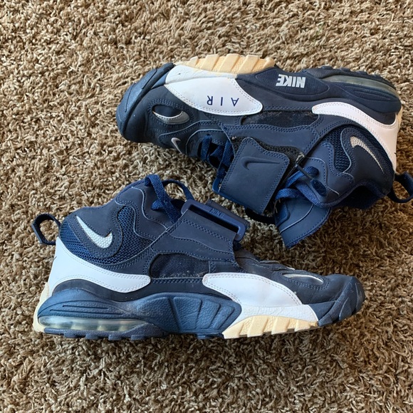 max speed turf sneaker